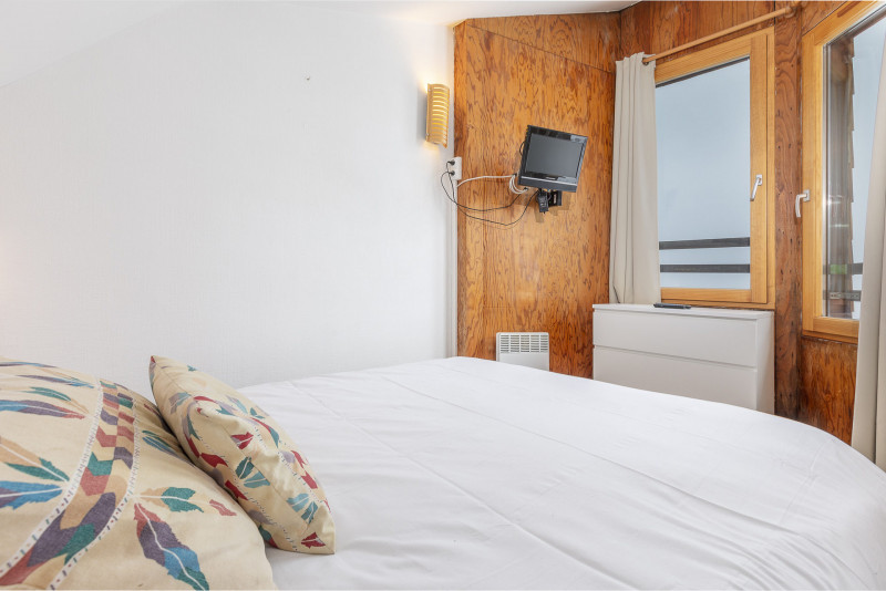 _lv_images__lot_0002800086_10_9872921