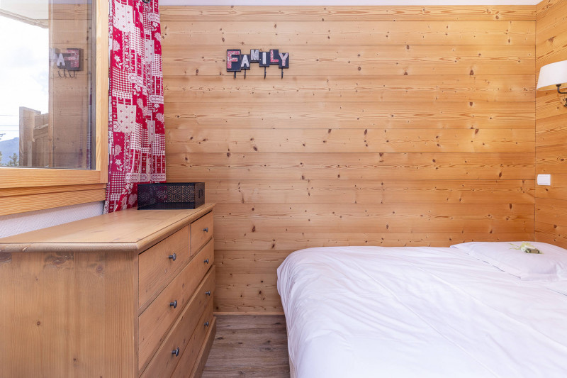 _lv_images__lot_0002800091_10_9232050