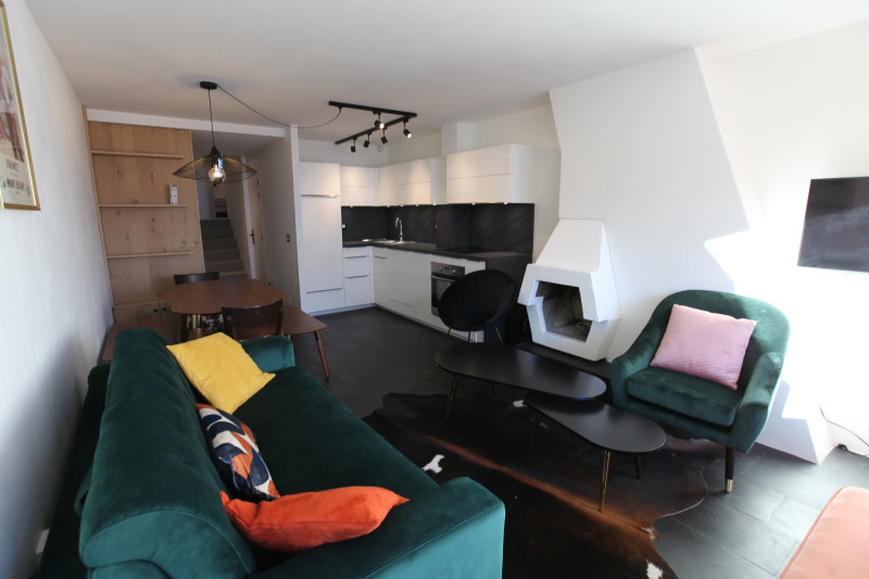 _lv_images__lot_0002800095_03_10392874