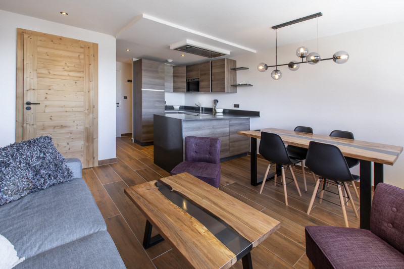 _lv_images__lot_0002800107_04_10316041