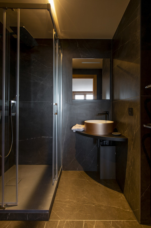 _lv_images__lot_0002800107_08_10244881