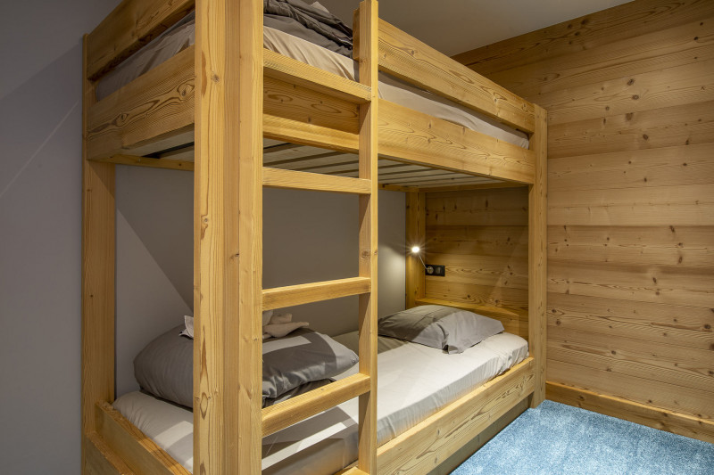 _lv_images__lot_0002800107_10_10293553