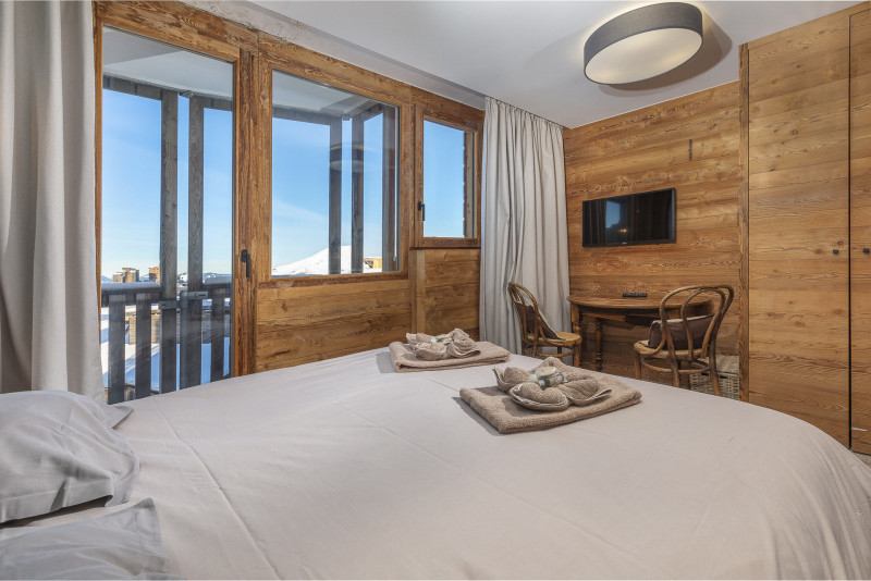 _lv_images__lot_0002800110_07_9422641