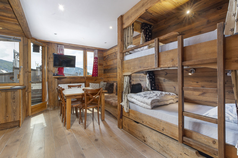 _lv_images__lot_0002800138_09_9508336