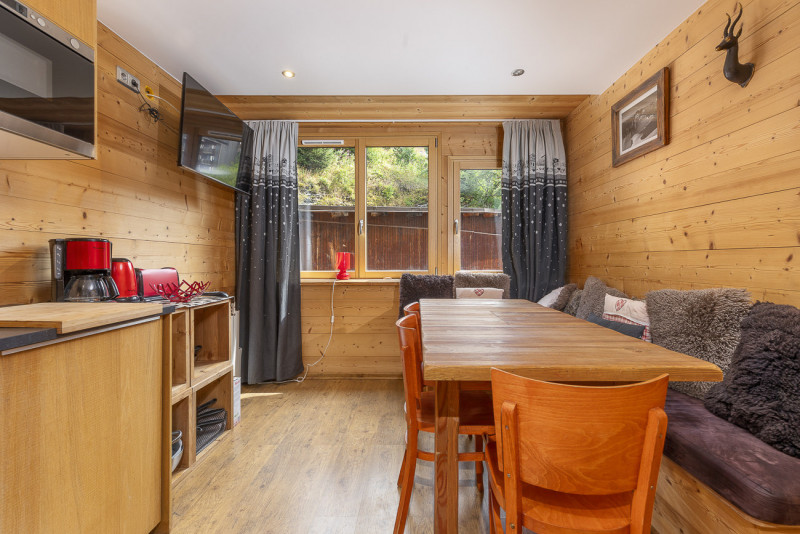 _lv_images__lot_0002800140_02_9679009