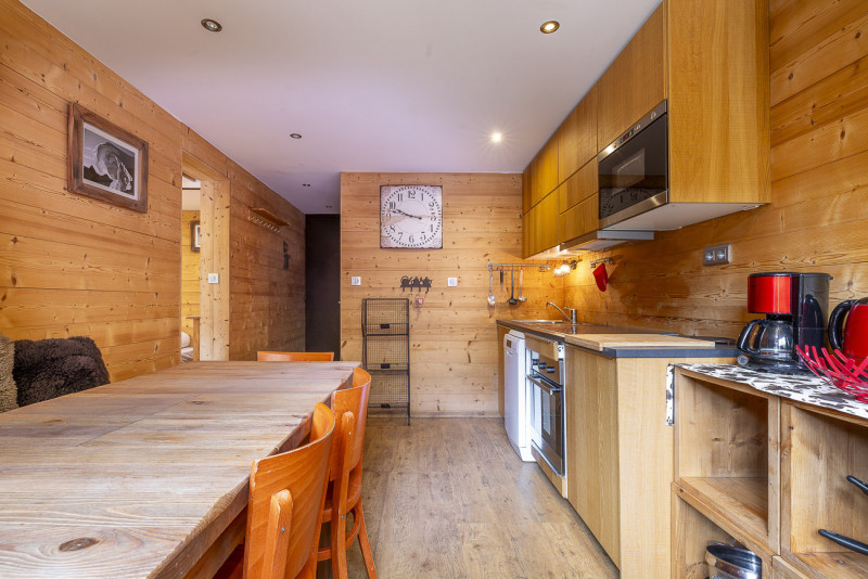 _lv_images__lot_0002800140_03_9521217