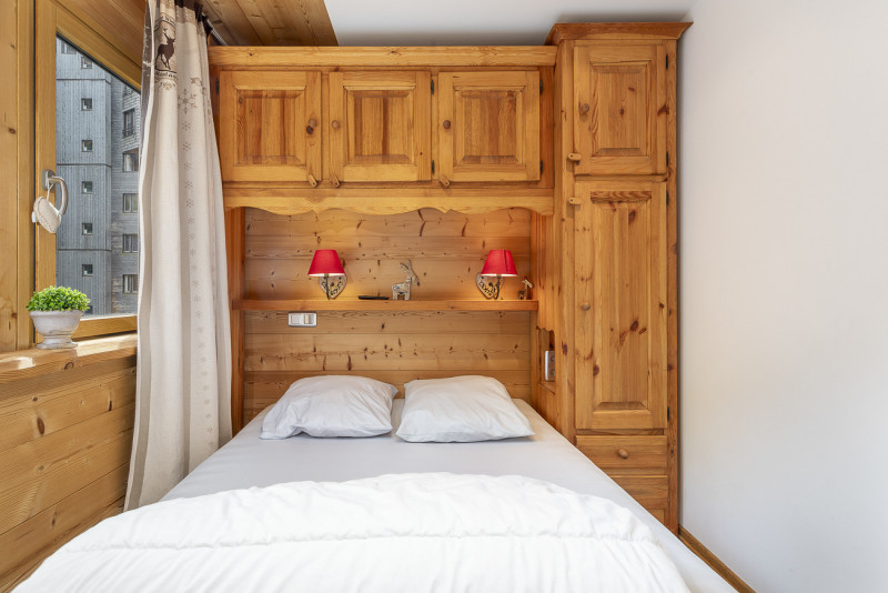 _lv_images__lot_0002800140_07_10120647