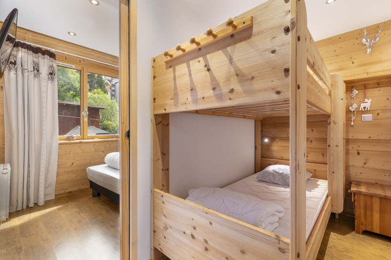 _lv_images__lot_0002800140_08_9950751