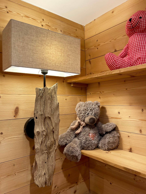 _lv_images__lot_0002800140_15_9699609