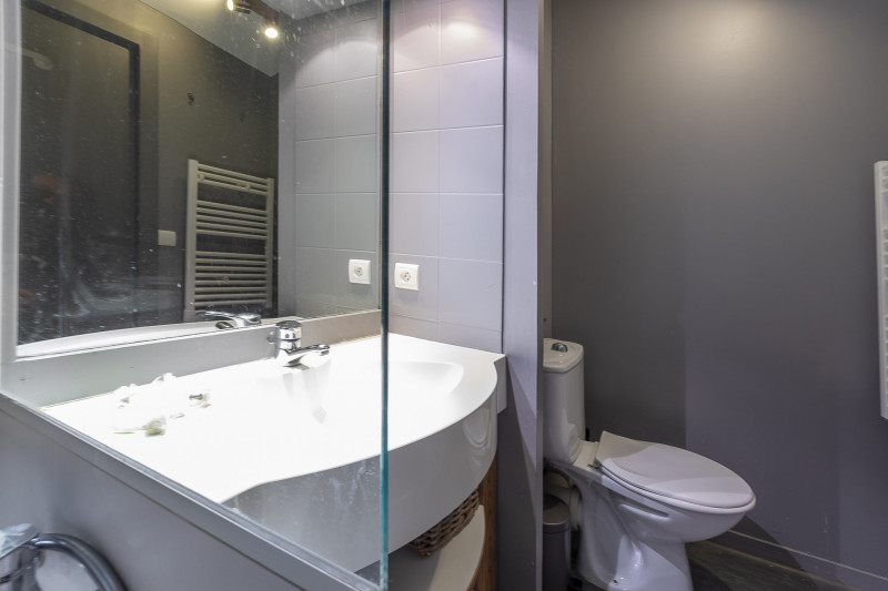 _lv_images__lot_0002800142_12_9449988 _lv_images__lot_0002800142_12_9449988