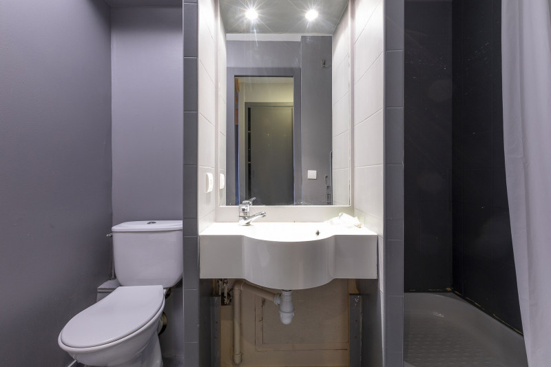 _lv_images__lot_0002800142_13_9401303