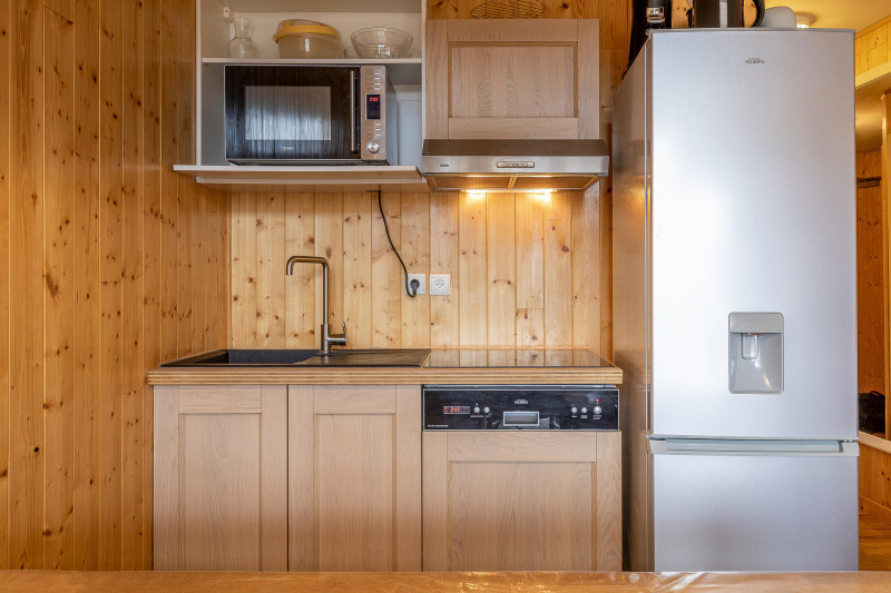 _lv_images__lot_0002800143_06_9752907