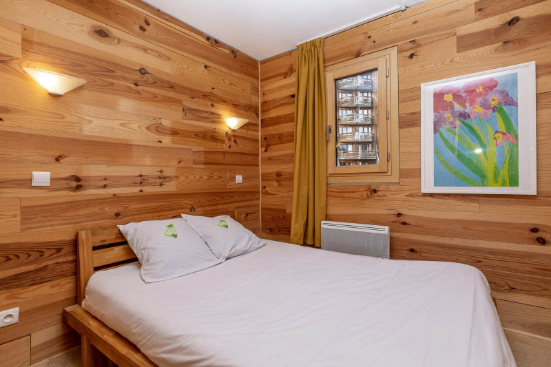 _lv_images__lot_0002800143_09_10355029