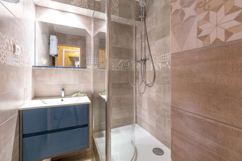 _lv_images__lot_0002800143_11_10309782