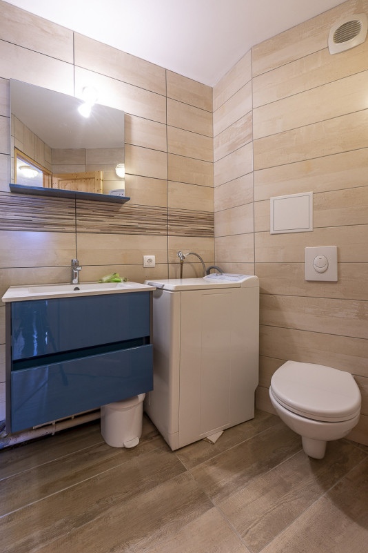 _lv_images__lot_0002800143_12_9791521