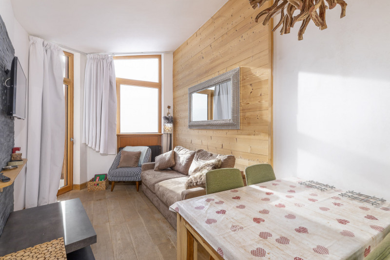 _lv_images__lot_0002800145_03_9402290