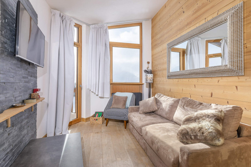 _lv_images__lot_0002800145_04_10033339