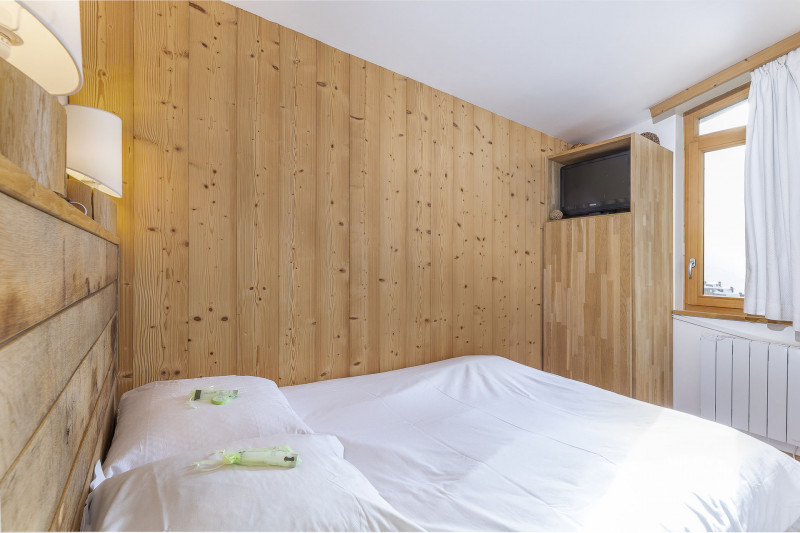 _lv_images__lot_0002800145_09_9926541 _lv_images__lot_0002800145_09_9926541