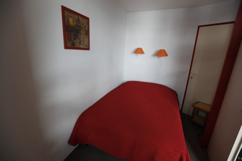 _lv_images__lot_0002800151_03_10340528