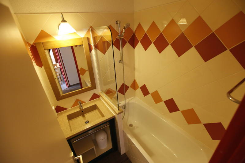 _lv_images__lot_0002800151_04_10370682