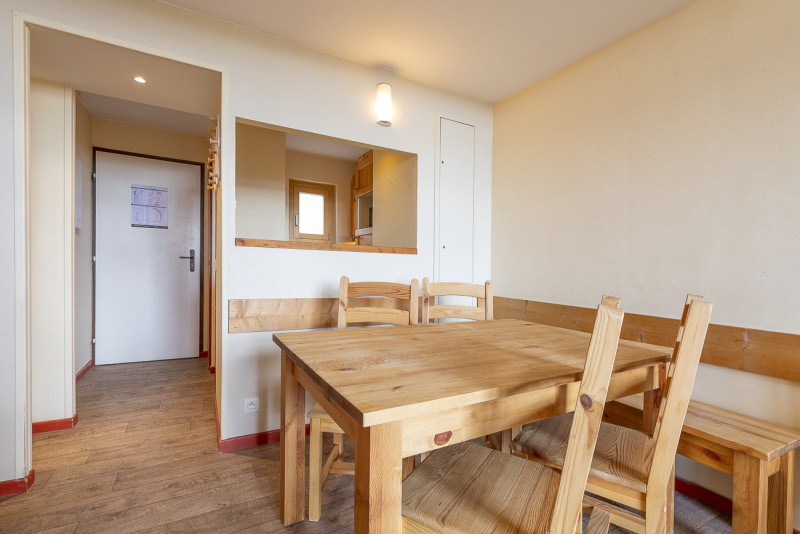 _lv_images__lot_0002800155_04_10407147