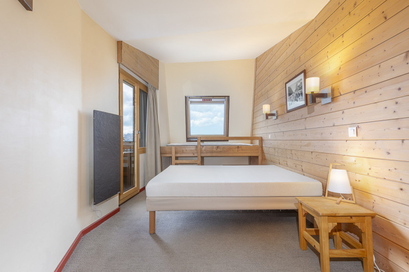 _lv_images__lot_0002800155_09_9998032