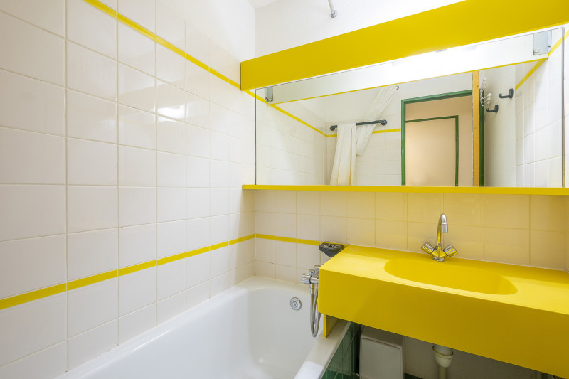 _lv_images__lot_0002800157_13_11109001
