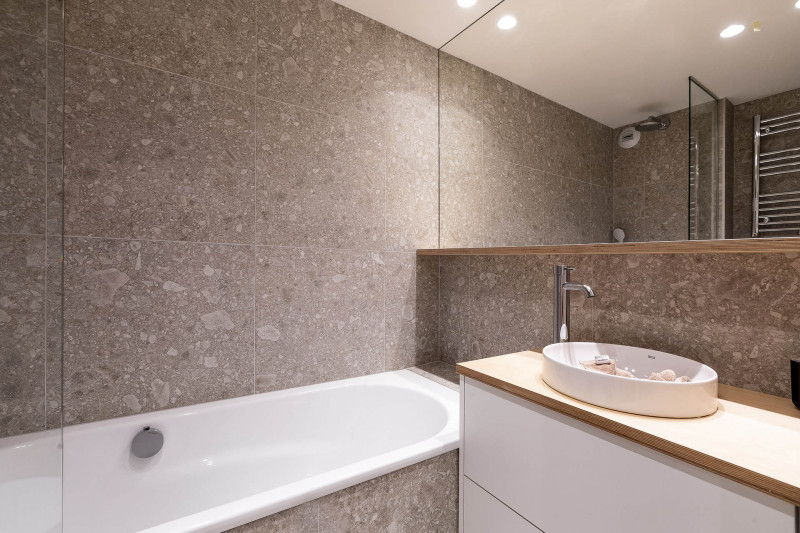 _lv_images__lot_0002800163_08_10045016