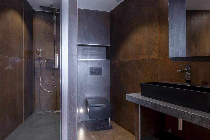 _lv_images__lot_0002800170_07_9671901