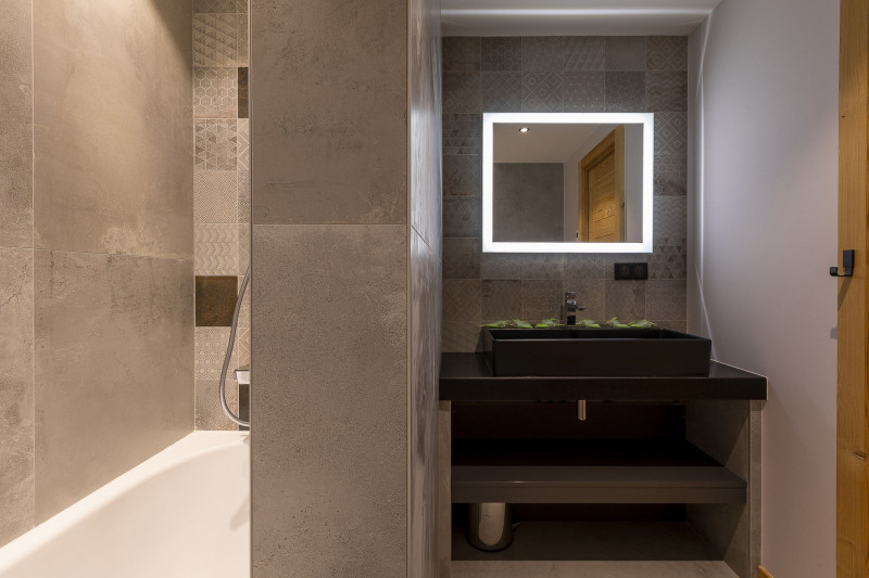 _lv_images__lot_0002800172_09_10099939