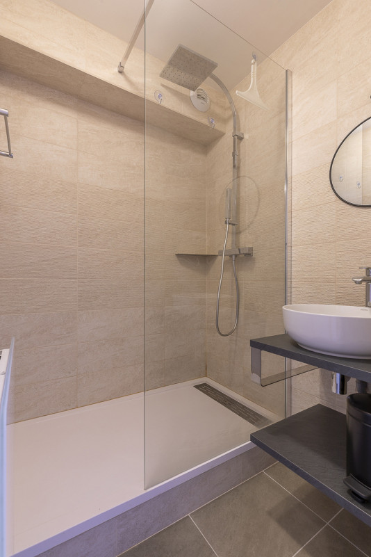 _lv_images__lot_0002800189_13_9444139