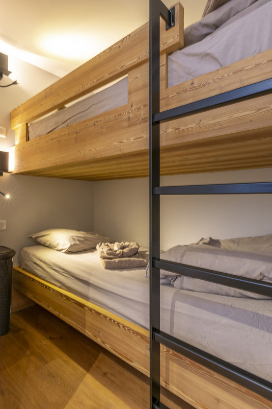 _lv_images__lot_0002800193_11_9691842