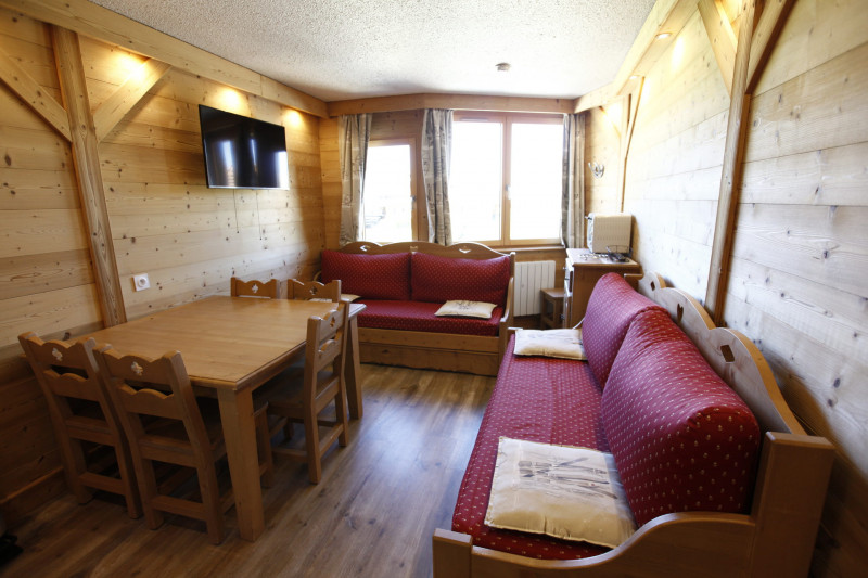 _lv_images__lot_0002800195_01_9731811