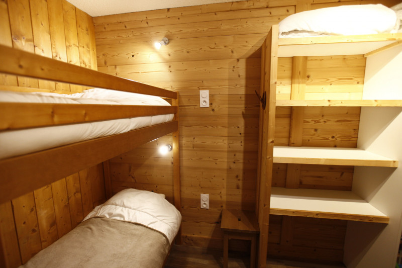 _lv_images__lot_0002800195_06_10065489