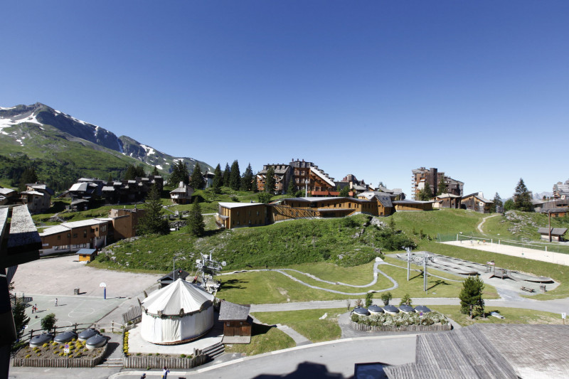 _lv_images__lot_0002800195_08_10414139