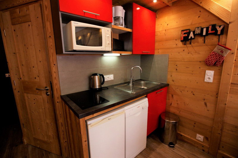 _lv_images__lot_0002800196_03_10376682