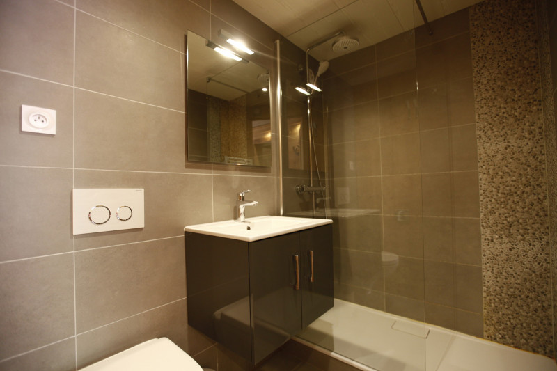 _lv_images__lot_0002800196_04_10147140