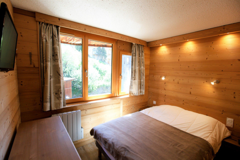 _lv_images__lot_0002800196_05_10376684