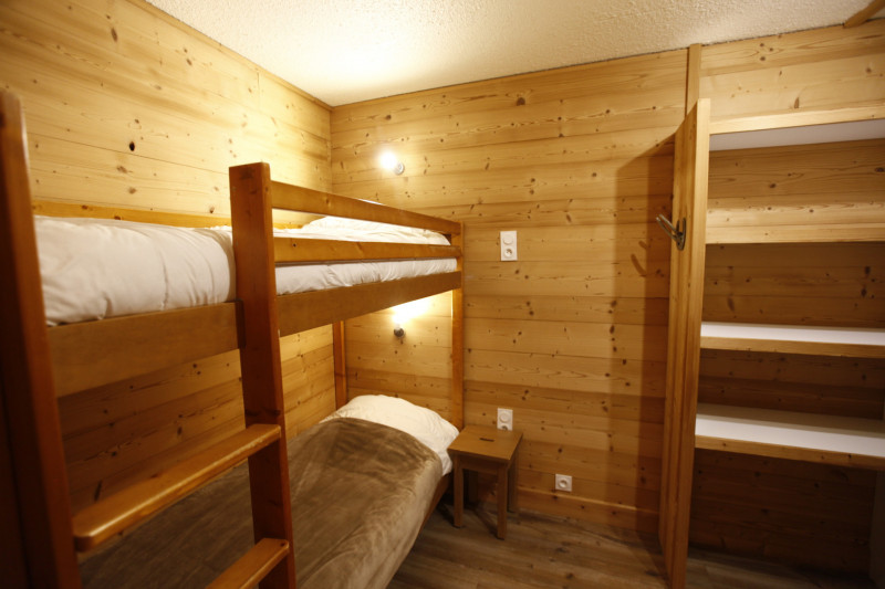 _lv_images__lot_0002800196_06_10406610
