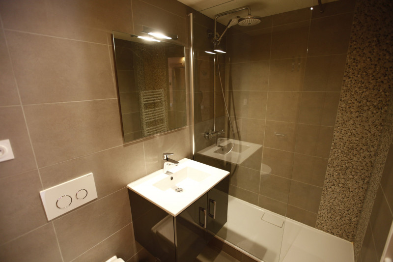 _lv_images__lot_0002800197_03_10301424