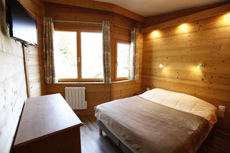 _lv_images__lot_0002800197_04_10354118