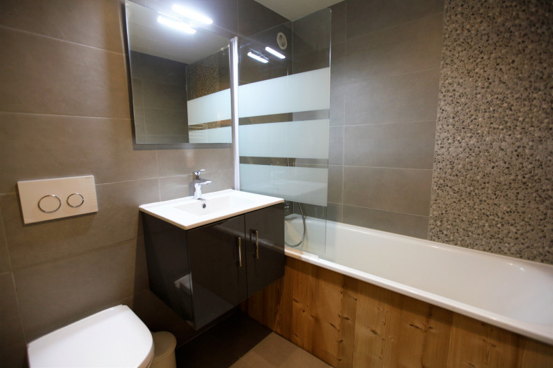 _lv_images__lot_0002800197_06_10281734