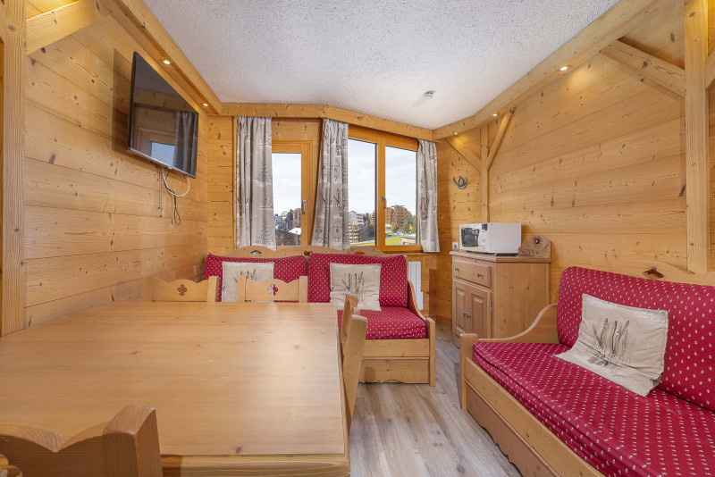 _lv_images__lot_0002800199_02_9429696