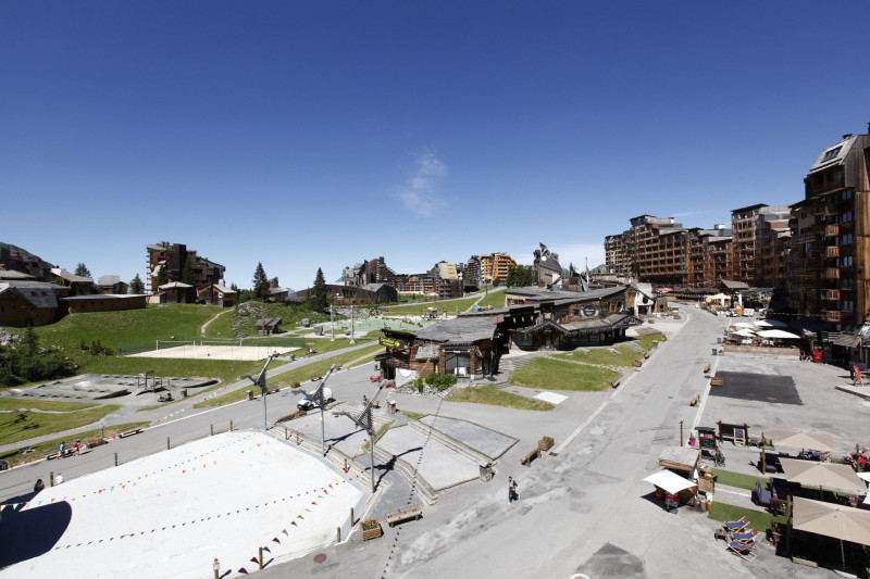_lv_images__lot_0002800199_15_11022741