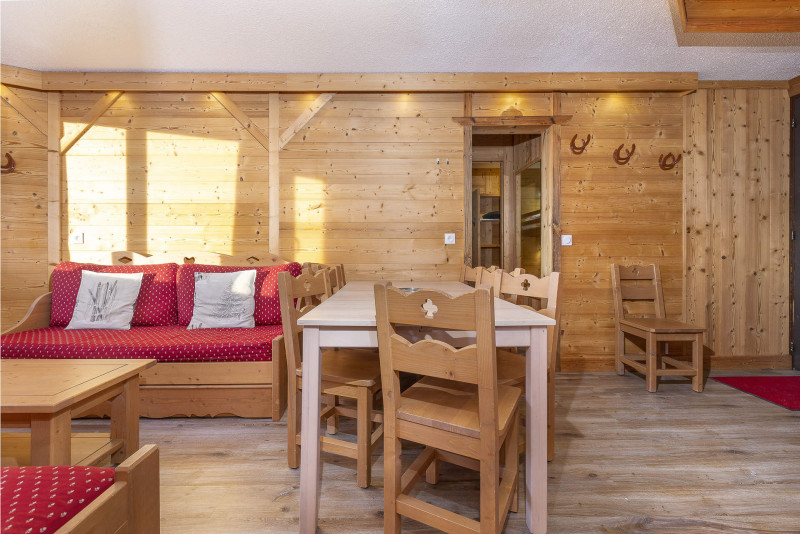 _lv_images__lot_0002800200_02_10323996