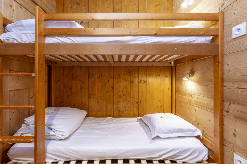 _lv_images__lot_0002800200_12_9322802