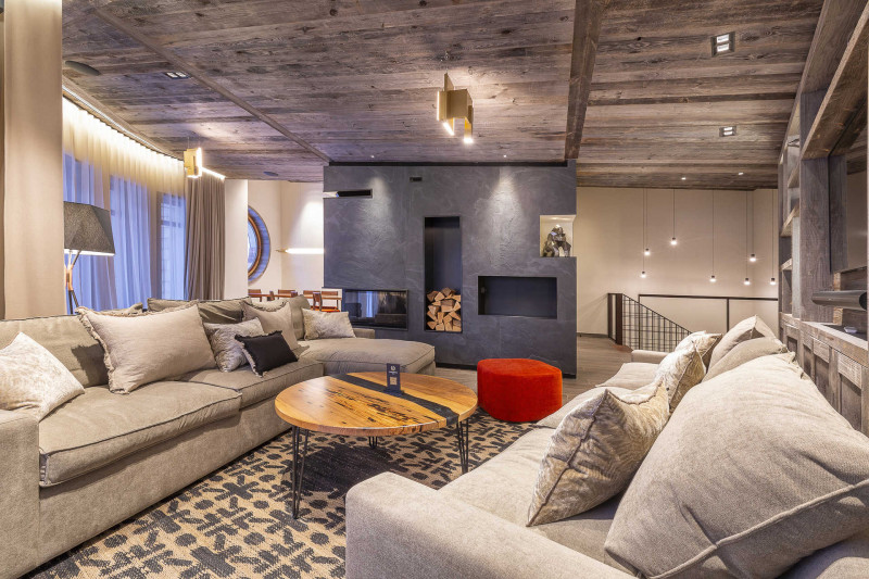 _lv_images__lot_0002800202_01_9764621