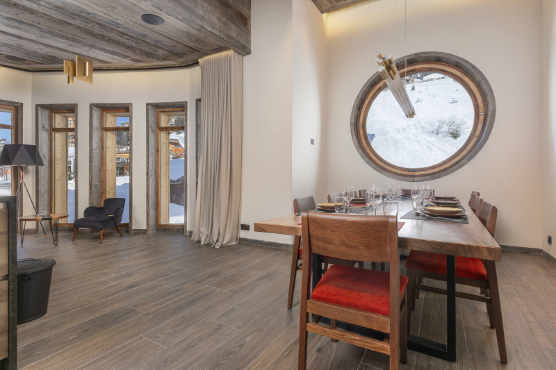 _lv_images__lot_0002800202_03_9764623