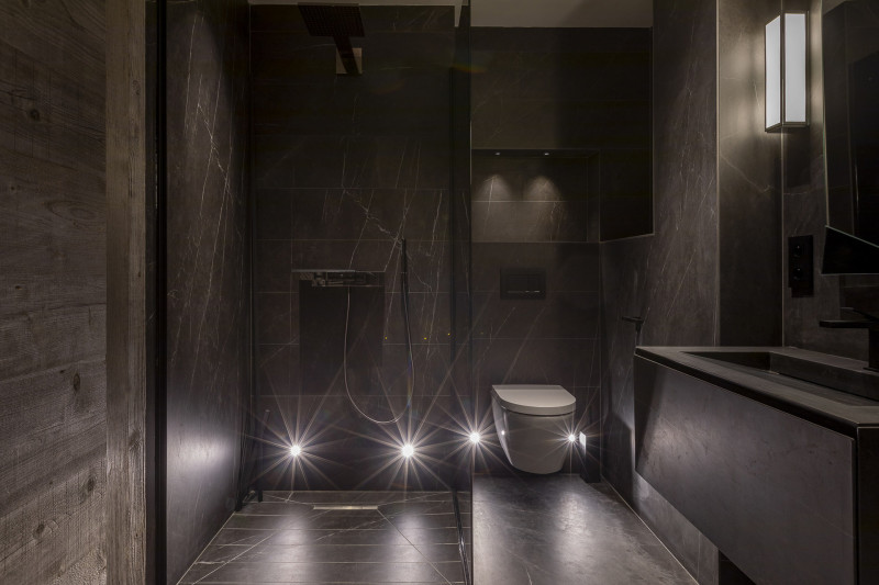 _lv_images__lot_0002800202_12_9566116