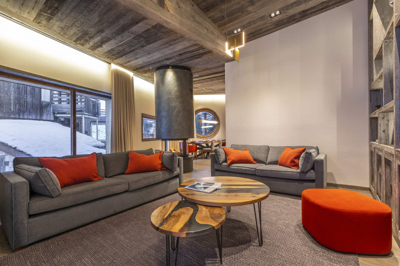 _lv_images__lot_0002800203_02_10323195